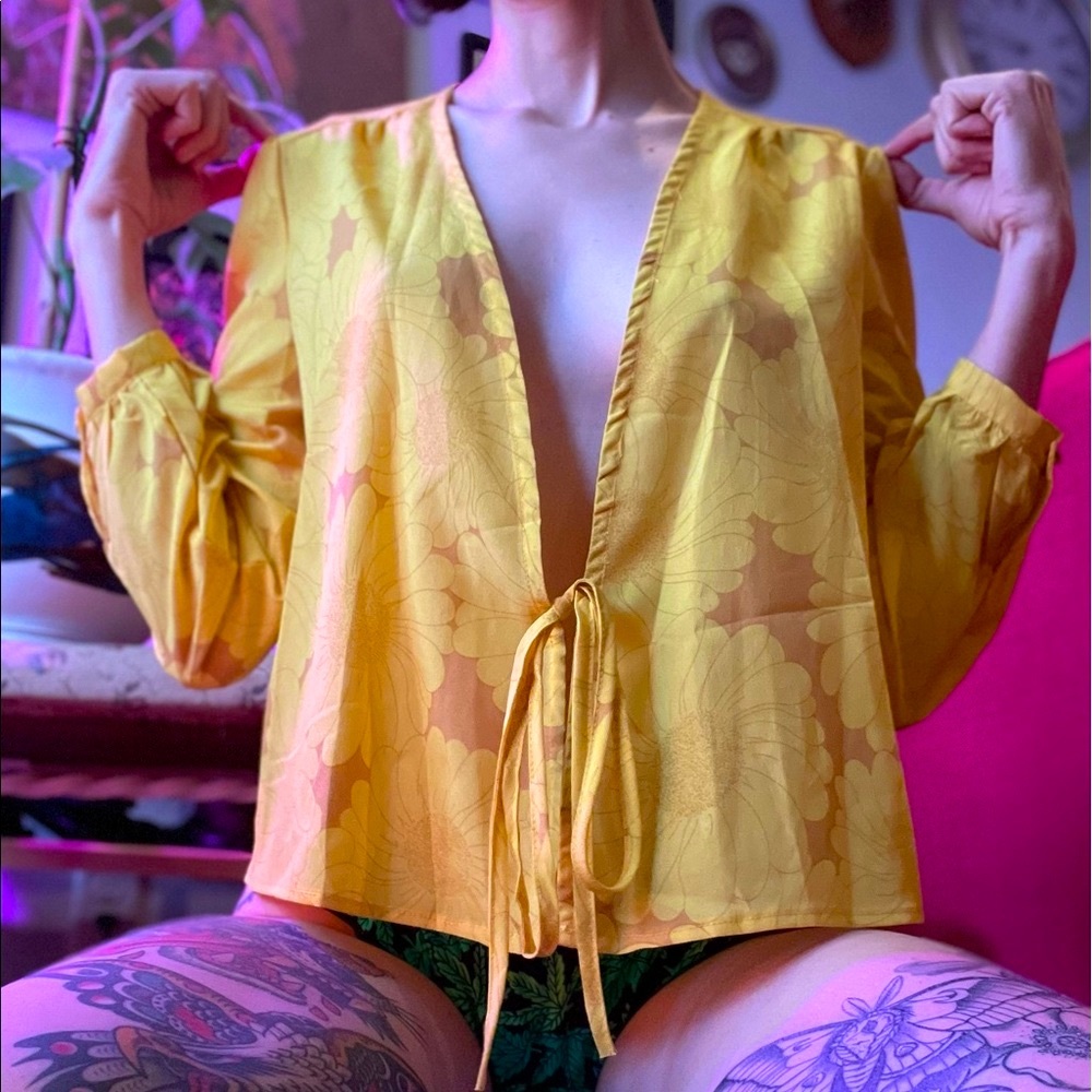 Sunflower cover top/light cardigan